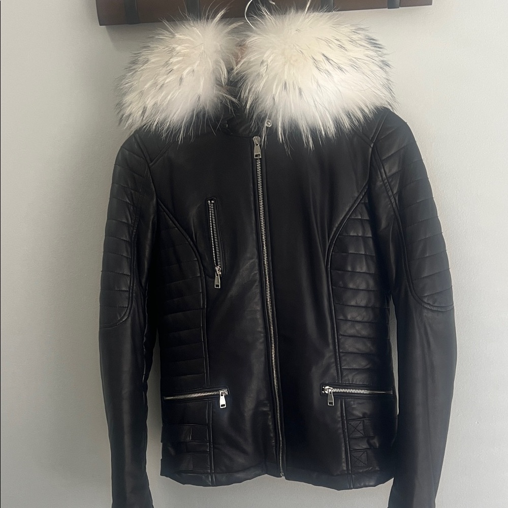 Danier premium leather jacket with Raccoon fur hood hardly worn great condition - Picture 2 of 7